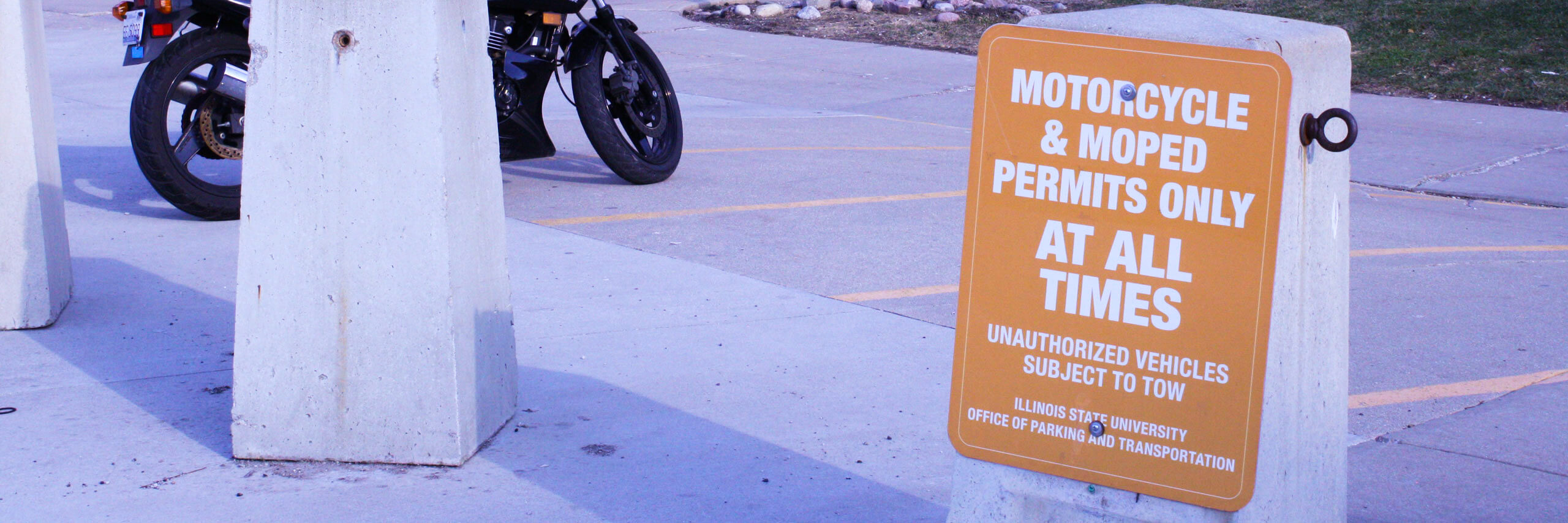 Photo of Motorcycle/Moped parking sign.